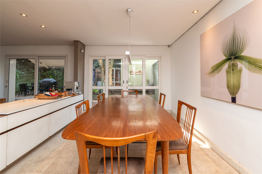 Casa para alugar em Alto de Pinheiros 