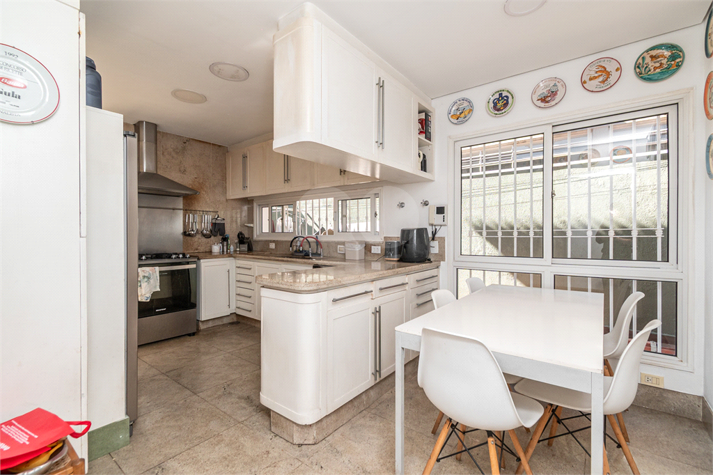 Casa para alugar em Alto de Pinheiros 