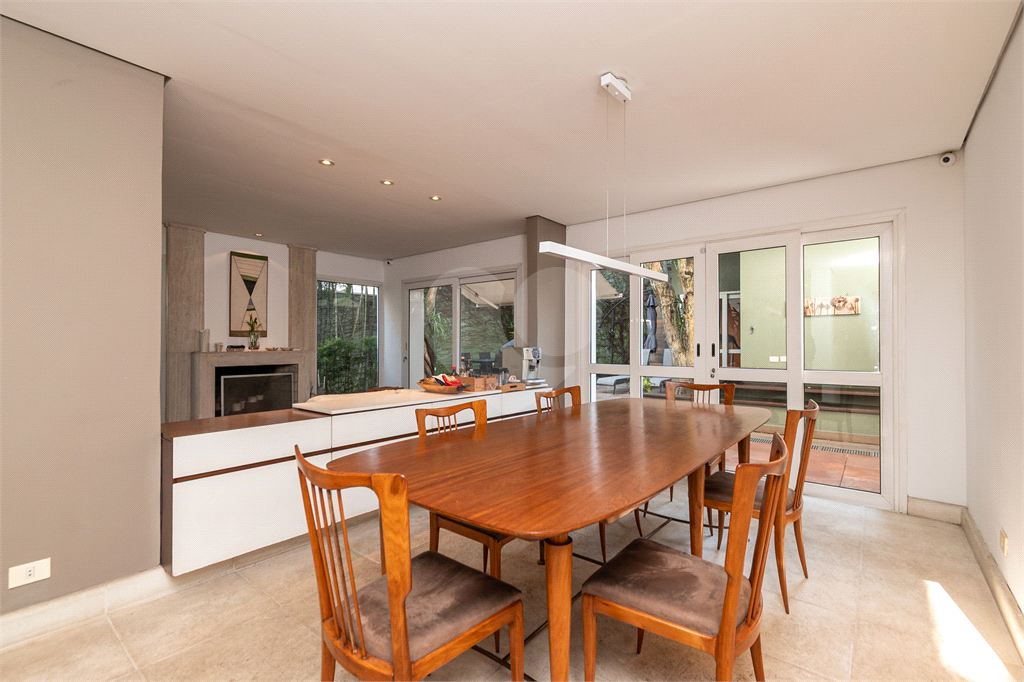 Casa para alugar em Alto de Pinheiros 