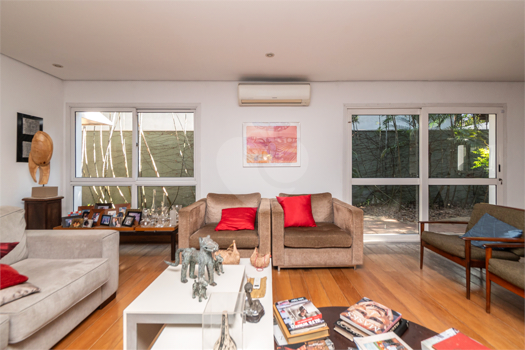 Casa para alugar em Alto de Pinheiros 