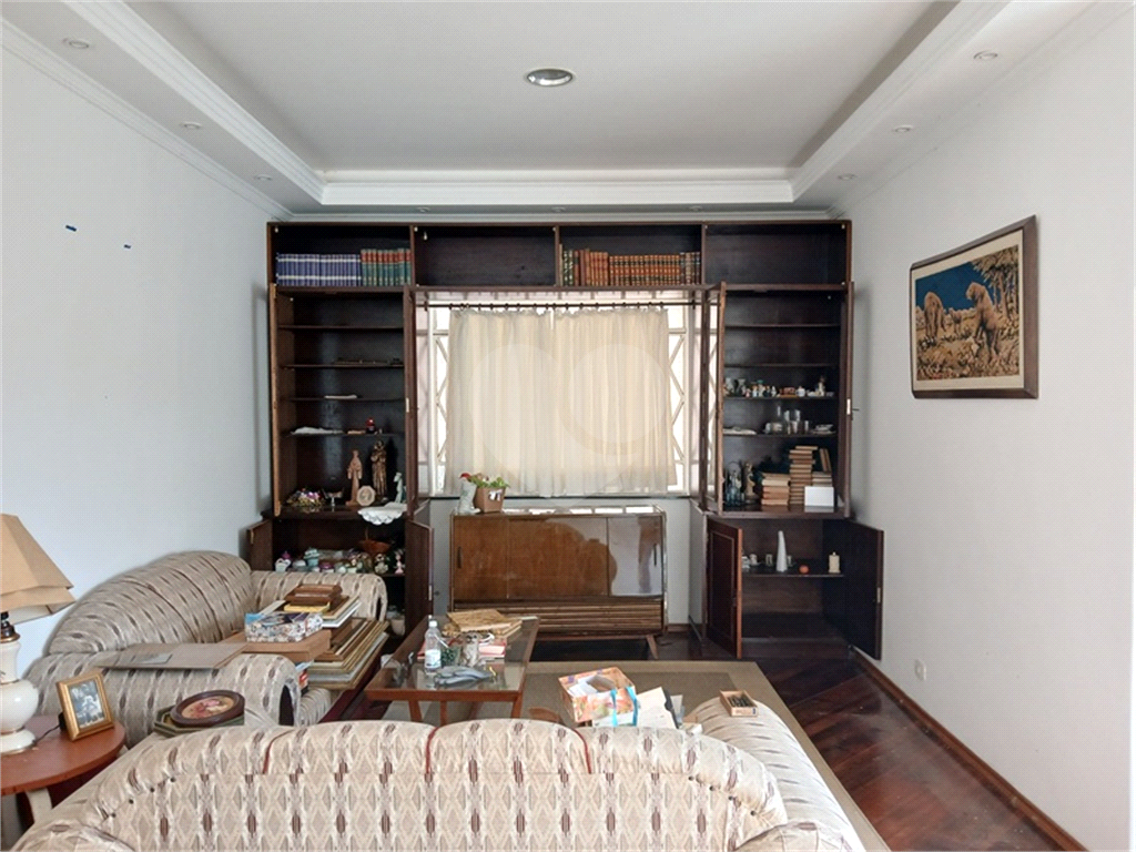 Casa à venda com excelente potencial comercial em localização estratégica!