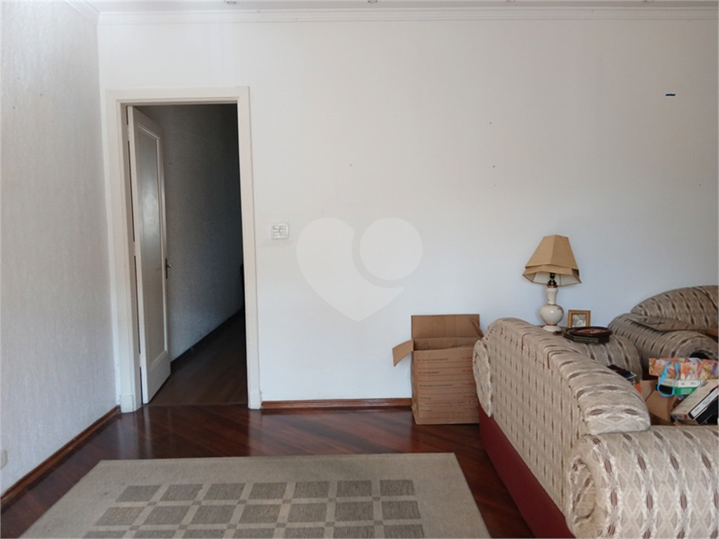 Casa à venda com excelente potencial comercial em localização estratégica!