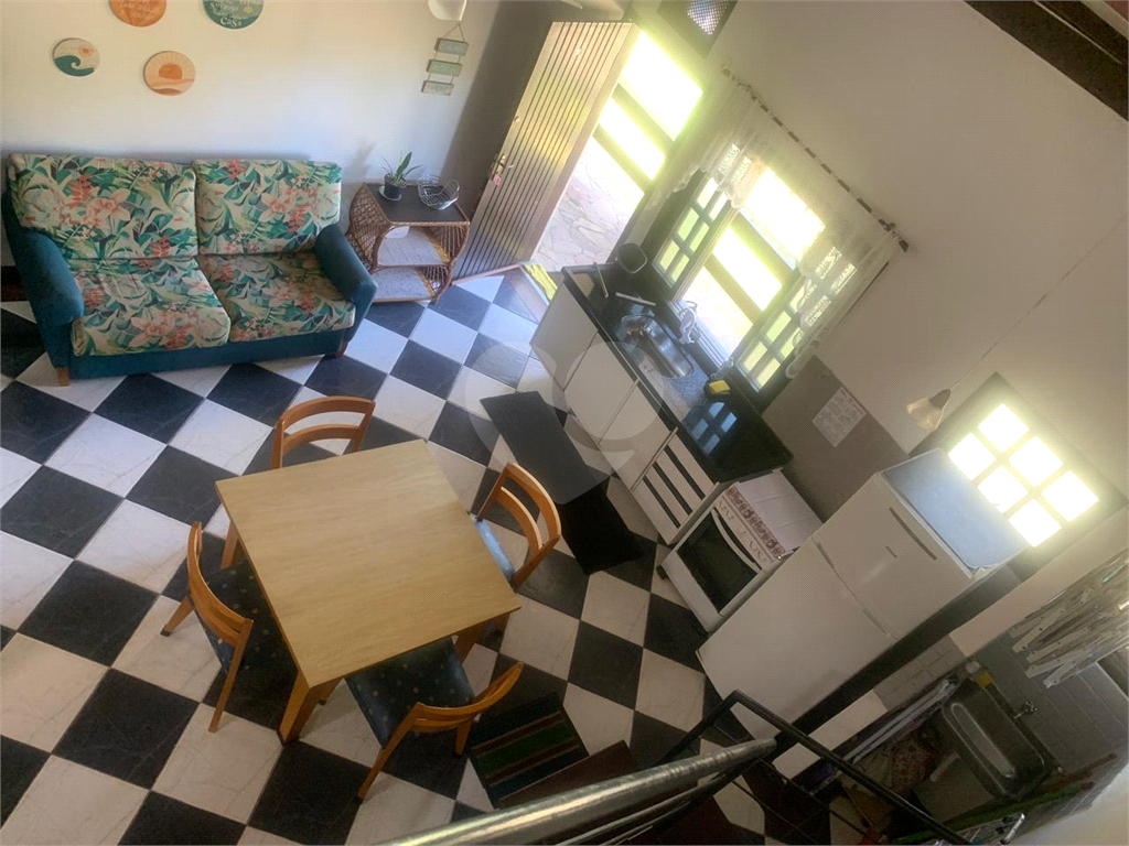 FLAT COM 2 QUARTOS E 2 BANHEIROS, SENDO 1 SUÍTE - MARESIAS