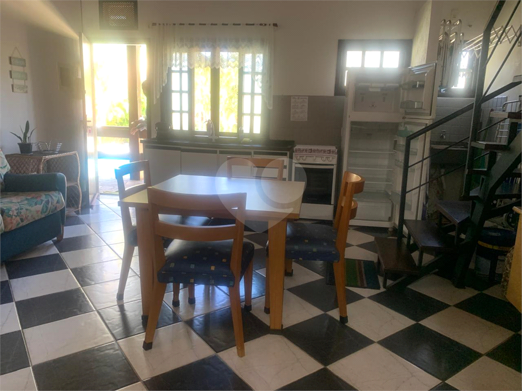 FLAT COM 2 QUARTOS E 2 BANHEIROS, SENDO 1 SUÍTE - MARESIAS