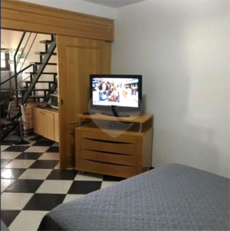 FLAT COM 2 QUARTOS E 2 BANHEIROS, SENDO 1 SUÍTE - MARESIAS