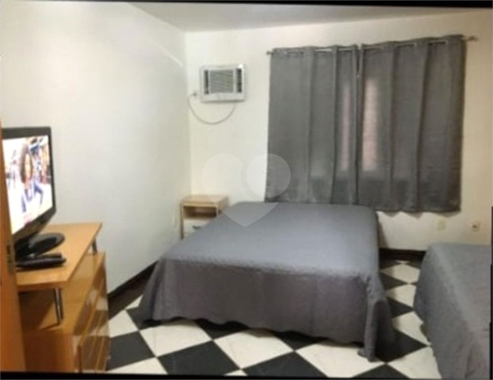 FLAT COM 2 QUARTOS E 2 BANHEIROS, SENDO 1 SUÍTE - MARESIAS