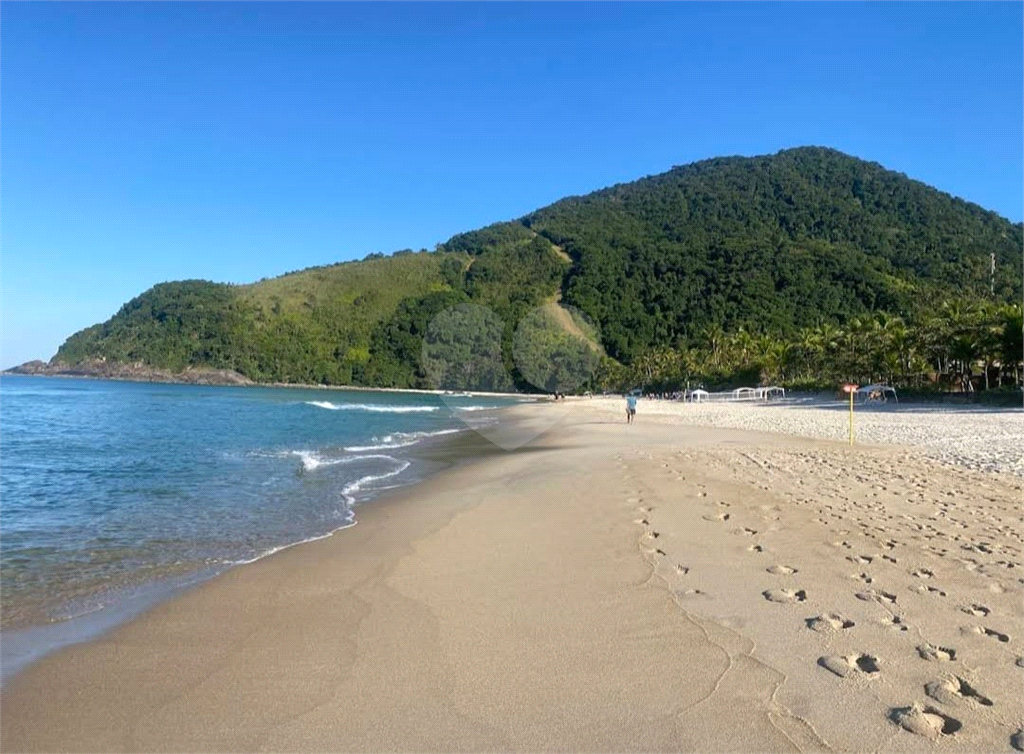 FLAT COM 2 QUARTOS E 2 BANHEIROS, SENDO 1 SUÍTE - MARESIAS