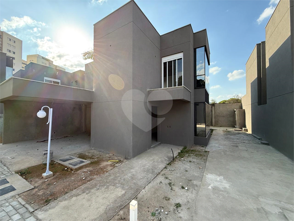 Casa em Condomínio Residencial em TREMEMBÉ com 320 m²