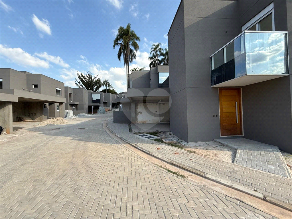 Casa em Condomínio Residencial em TREMEMBÉ com 320 m²