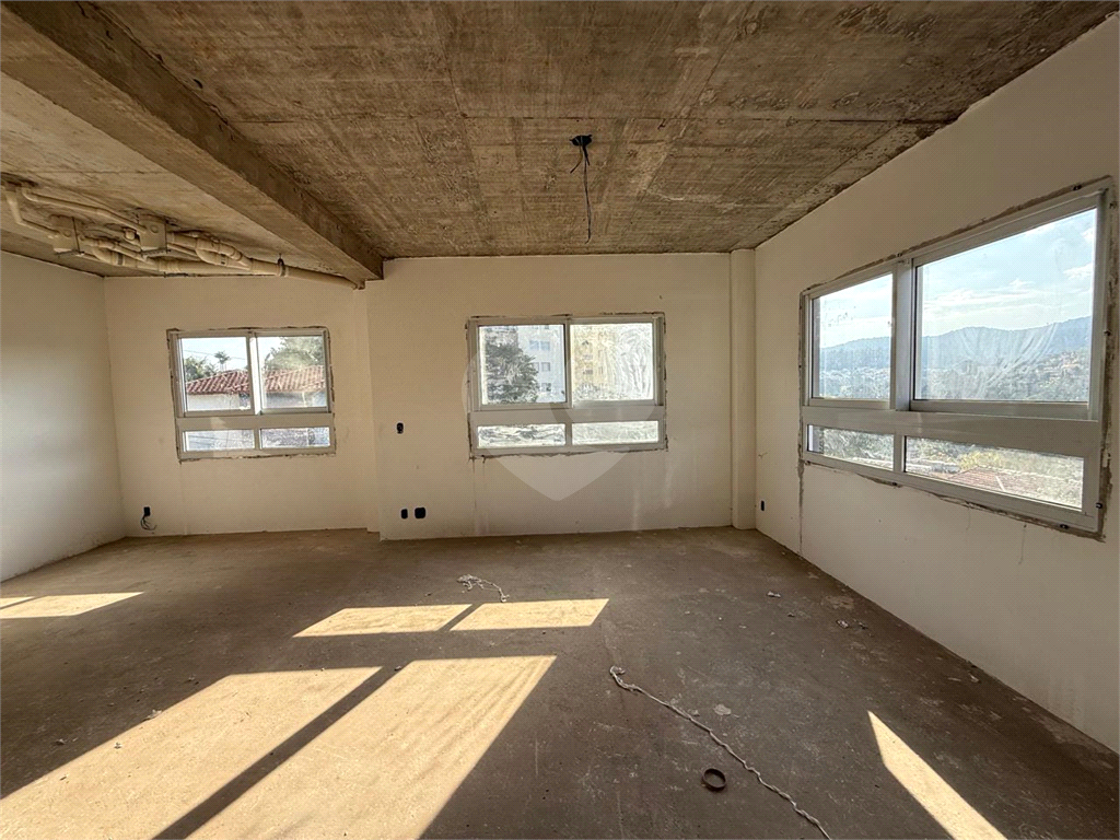 Casa em Condomínio Residencial em TREMEMBÉ com 320 m²