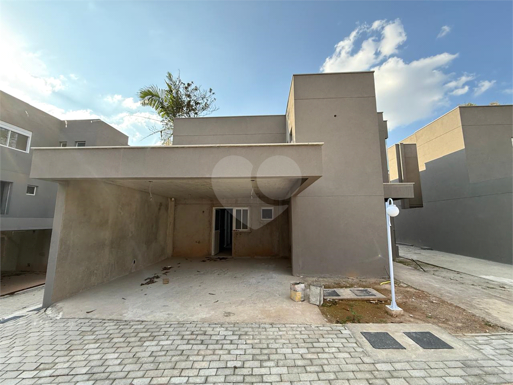 Casa em Condomínio Residencial em TREMEMBÉ com 320 m²