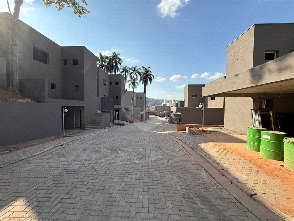 Casa em Condomínio Residencial em TREMEMBÉ com 320 m²