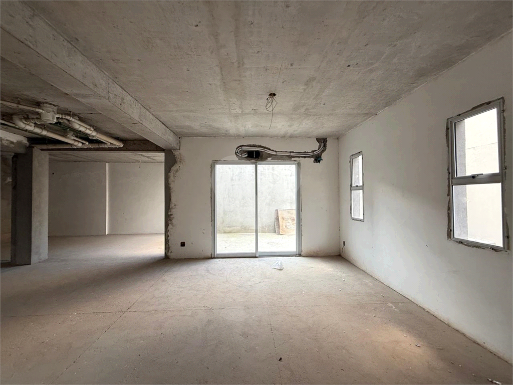 Casa em Condomínio Residencial em TREMEMBÉ com 320 m²