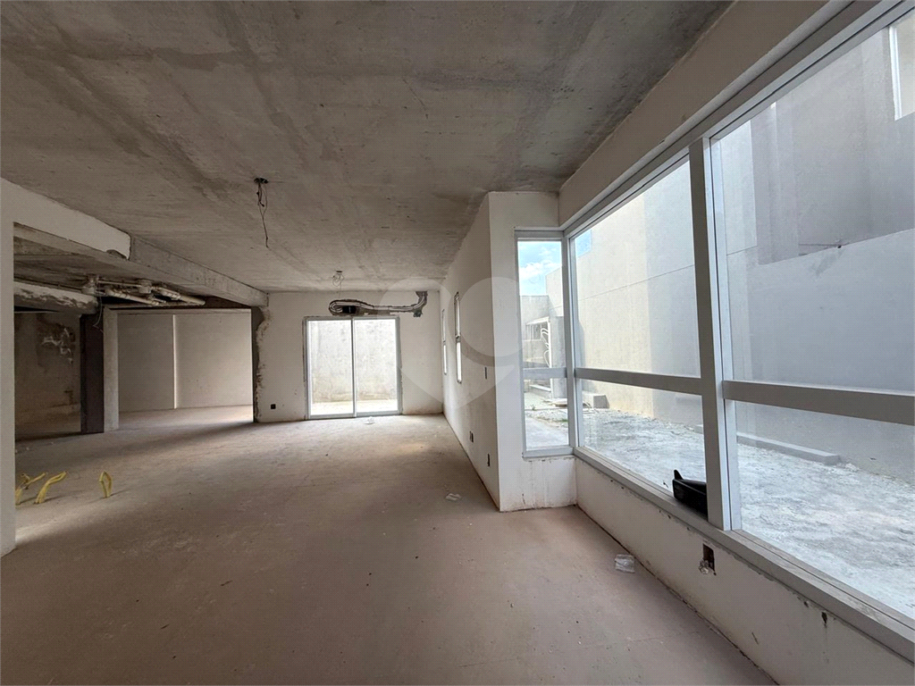 Casa em Condomínio Residencial em TREMEMBÉ com 320 m²