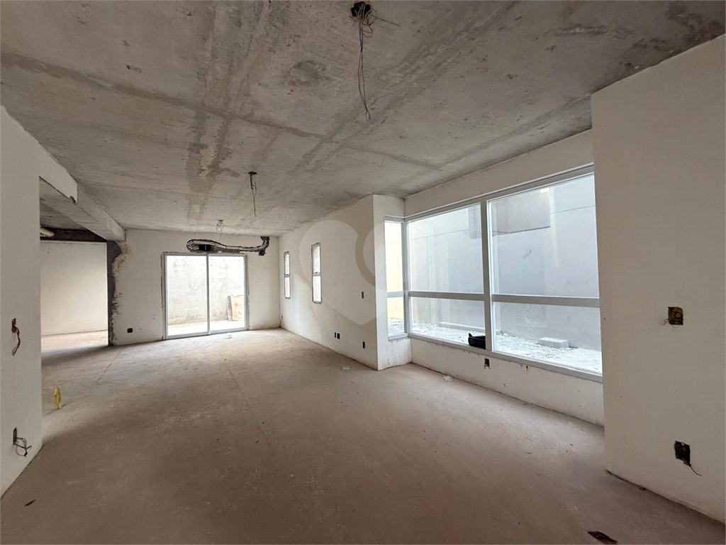 Casa em Condomínio Residencial em TREMEMBÉ com 320 m²