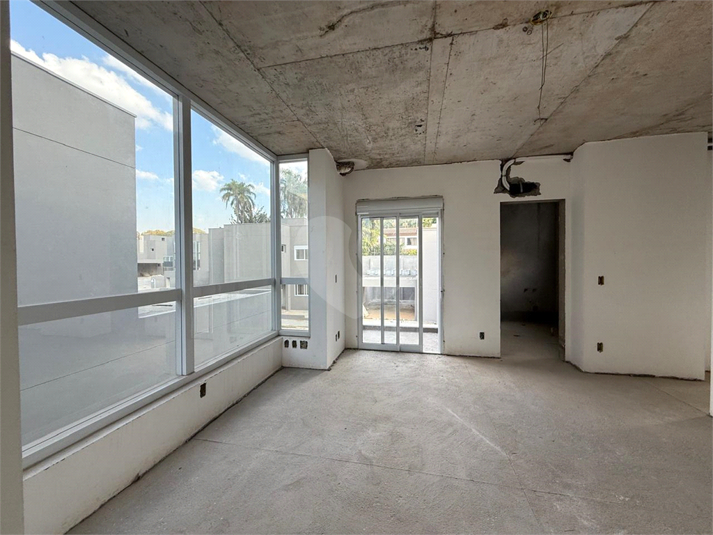 Casa em Condomínio Residencial em TREMEMBÉ com 320 m²