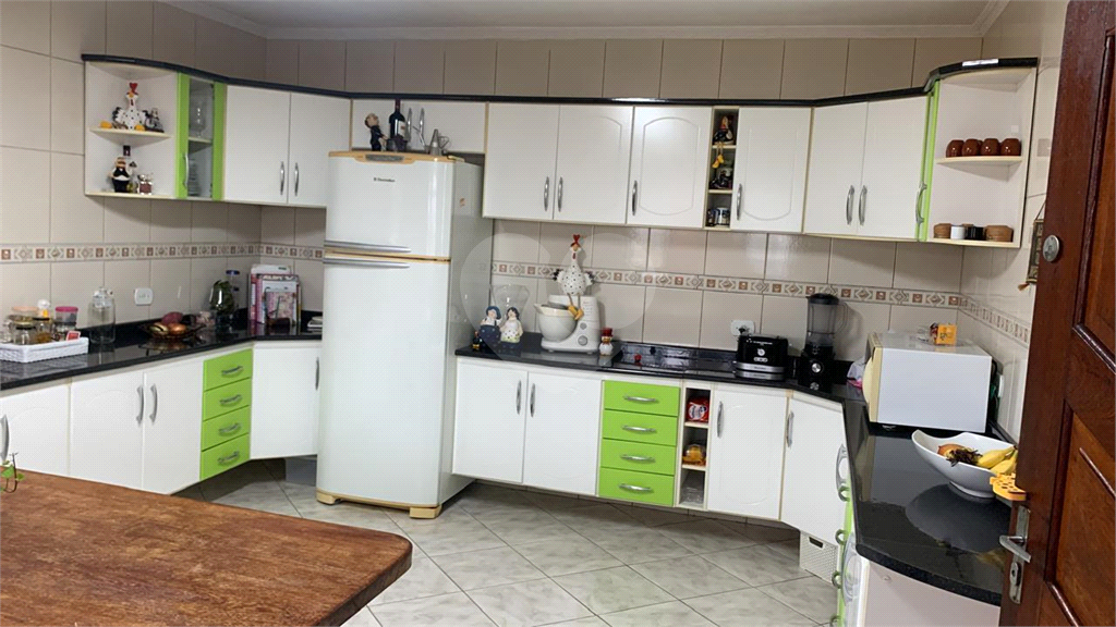 Chácara com 3 Suítes, Piscina, Campo e Lazer Completo – Santa Isabel (Cachoeira) – 1.000 m²