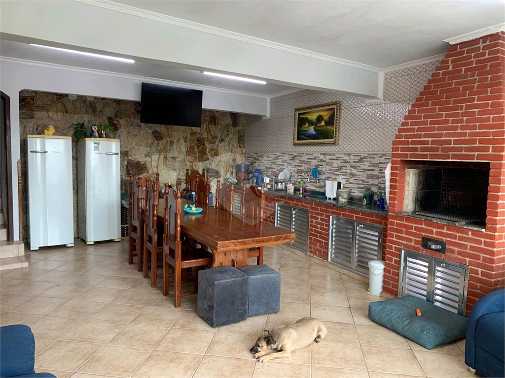 Chácara com 3 Suítes, Piscina, Campo e Lazer Completo – Santa Isabel (Cachoeira) – 1.000 m²