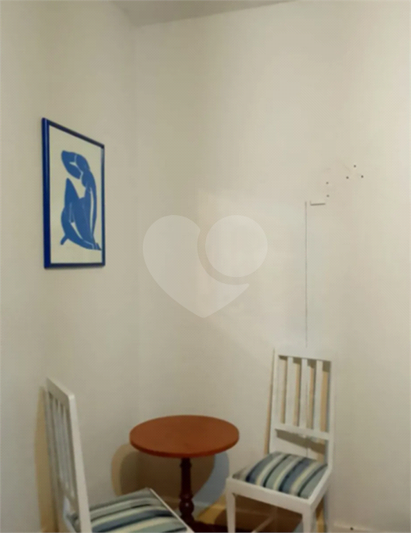 Apartamento Reformado à Venda – Localização Privilegiada!