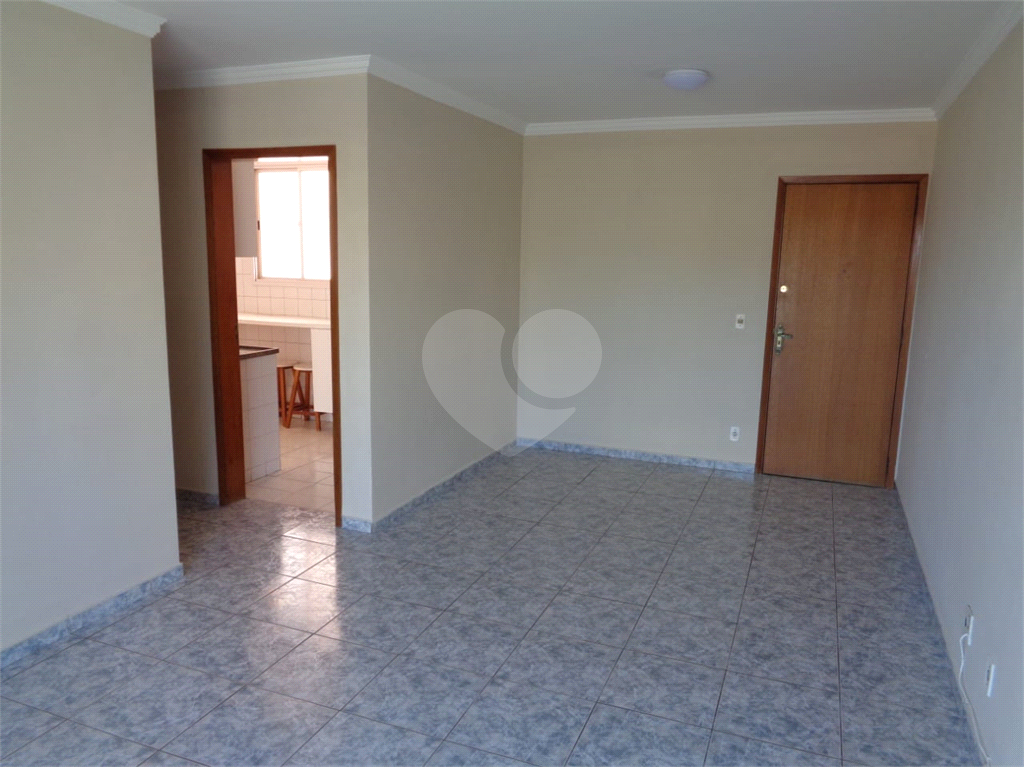 Apartamento à venda com 2 quartos, 72m² - Foto 2