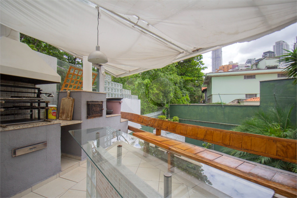 Casa em rua tranquila na Vila Madalena