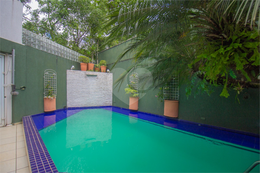 Casa em rua tranquila na Vila Madalena