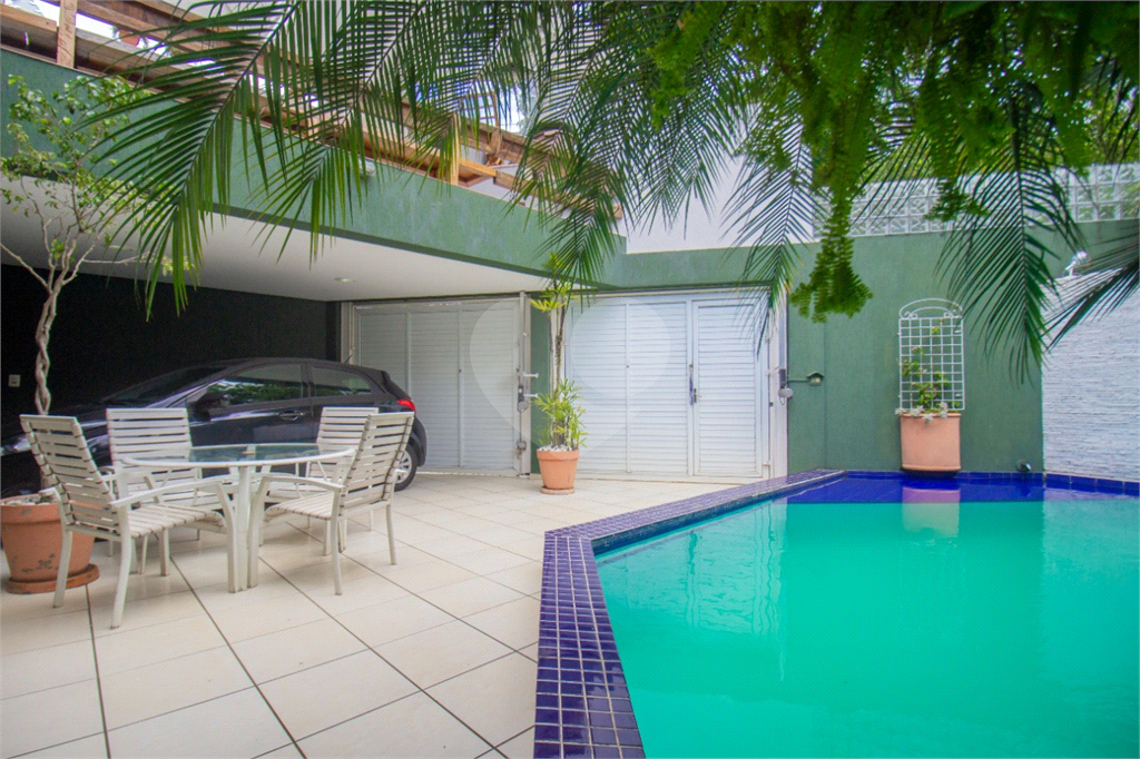 Casa em rua tranquila na Vila Madalena