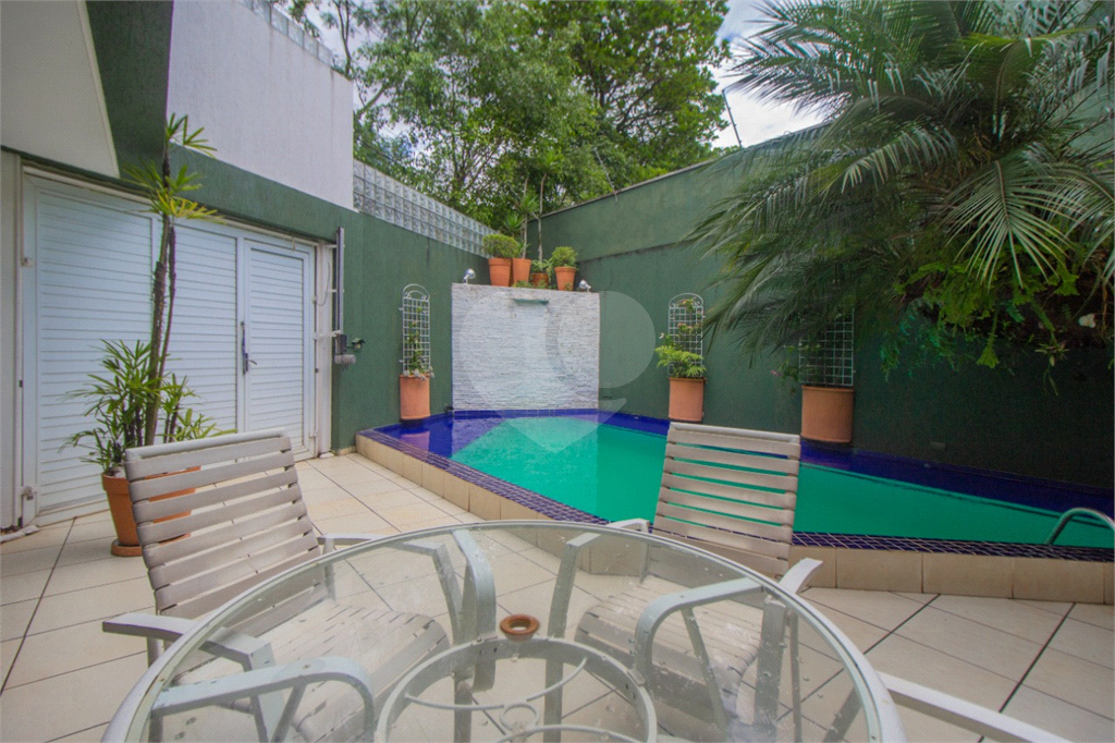 Casa em rua tranquila na Vila Madalena