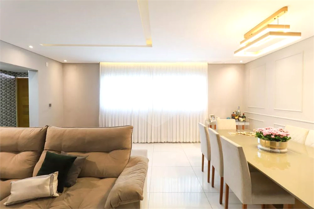 Casa térrea à venda | 682 m² | 3 dormitórios (1 suíte) | 5 vagas na Vila Maria Alta!
