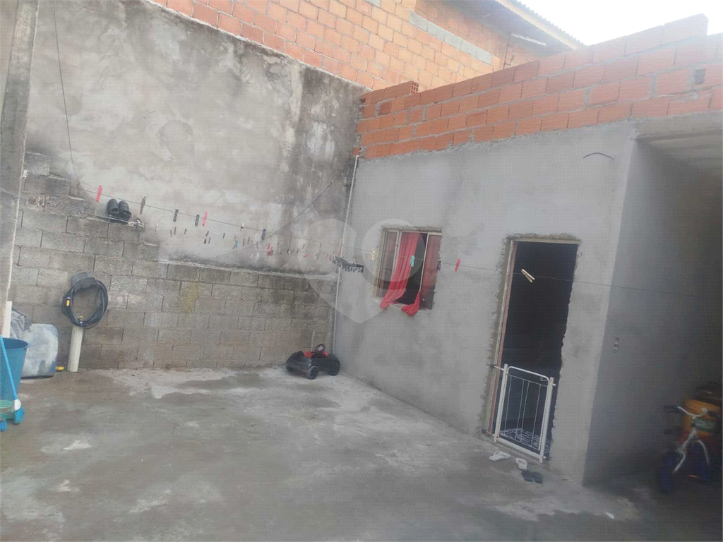 Casa à venda com 2 quartos, 120m² - Foto 1