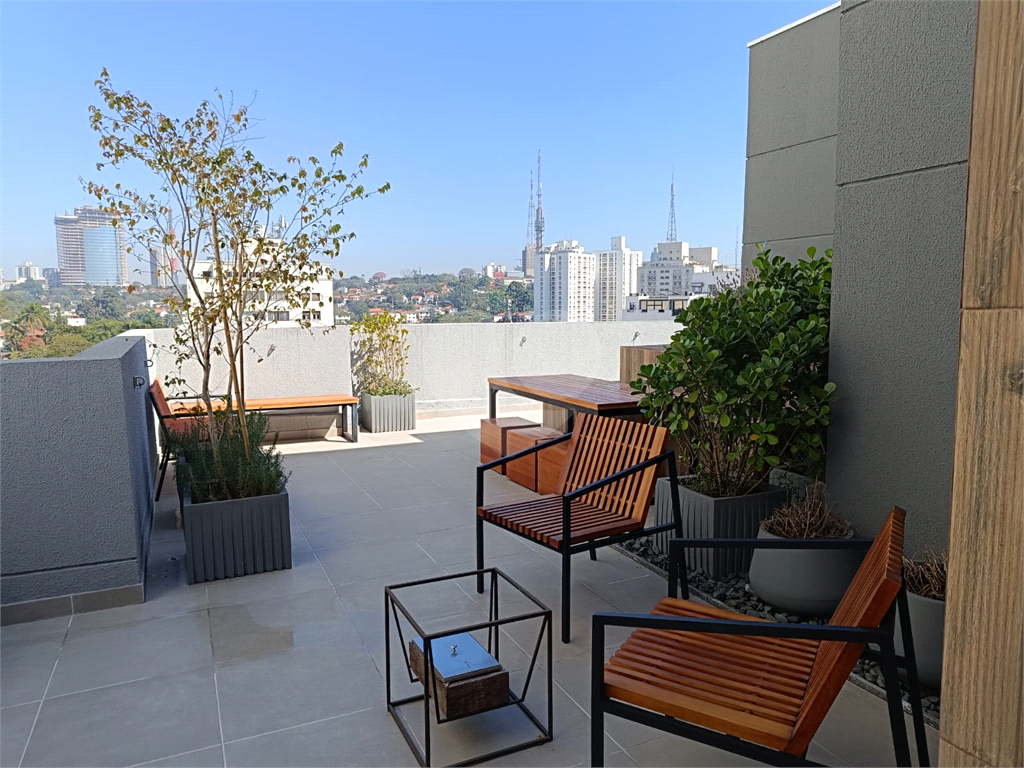 Apartamento novo e mobiliado em Perdizes – 1 dormitório com terraço