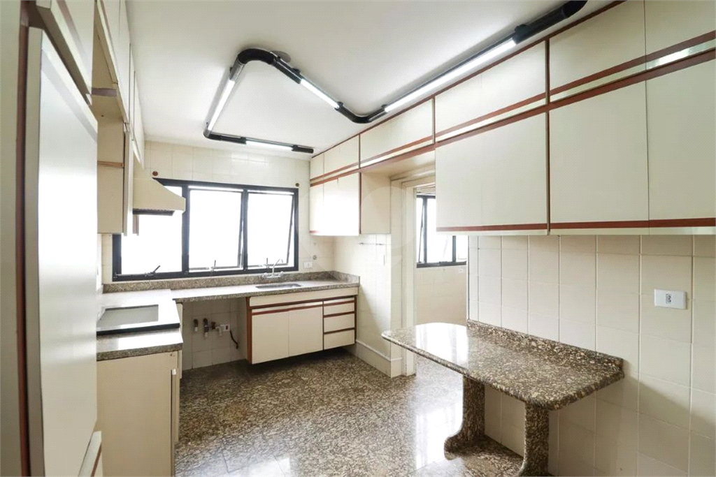 Apartamento à Venda | 187 m² | 4 dormitórios (2 suítes) | 3 vagas em Santana!