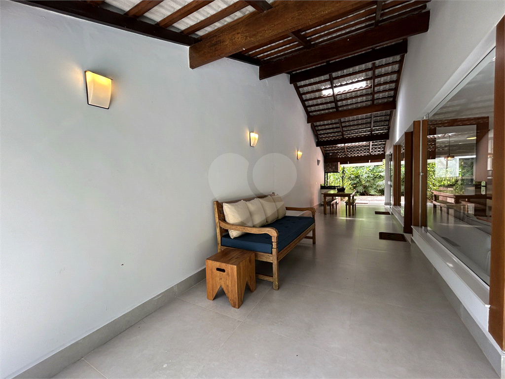 Excelente Casa Térrea em Condomínio Fechado na frente da Praia de Toque Toque Pequeno toda Mobiliada 