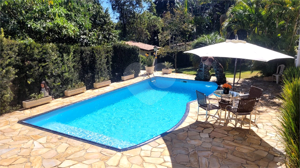 Casa de Condomínio à venda com 4 quartos, 360m² - Foto 2