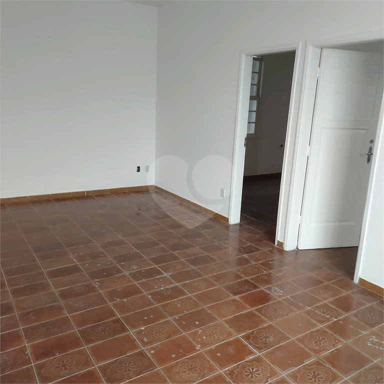 Casa ampla p/ locação no Jardim da Saúde, 2 dorms + garagem