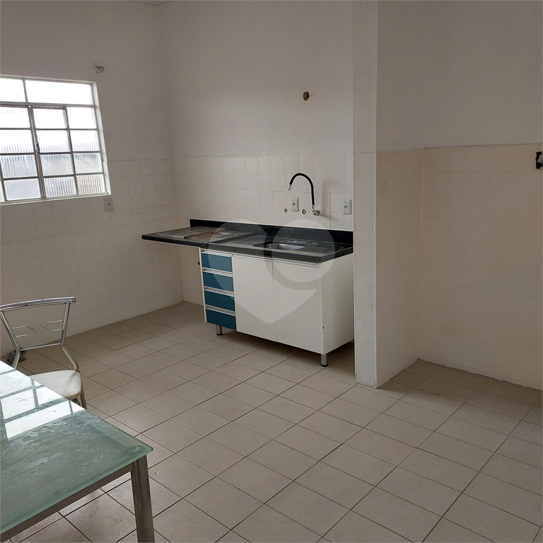 Casa ampla p/ locação no Jardim da Saúde, 2 dorms + garagem