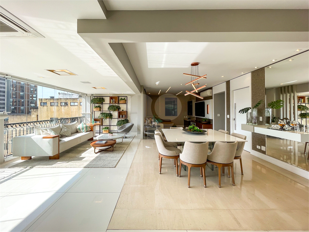 Imóvel de 190m² sala ampla de 3 ambientes integrada com varanda gourmet 3 suítes 4 vagas Perdizes