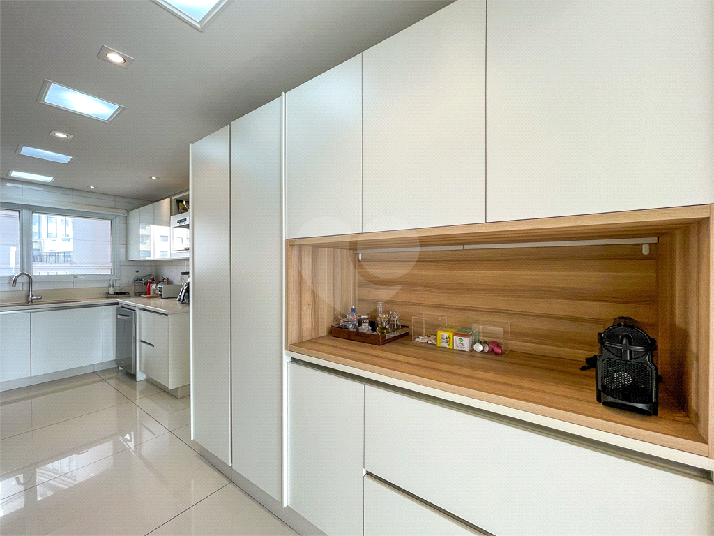 Imóvel de 190m² sala ampla de 3 ambientes integrada com varanda gourmet 3 suítes 4 vagas Perdizes