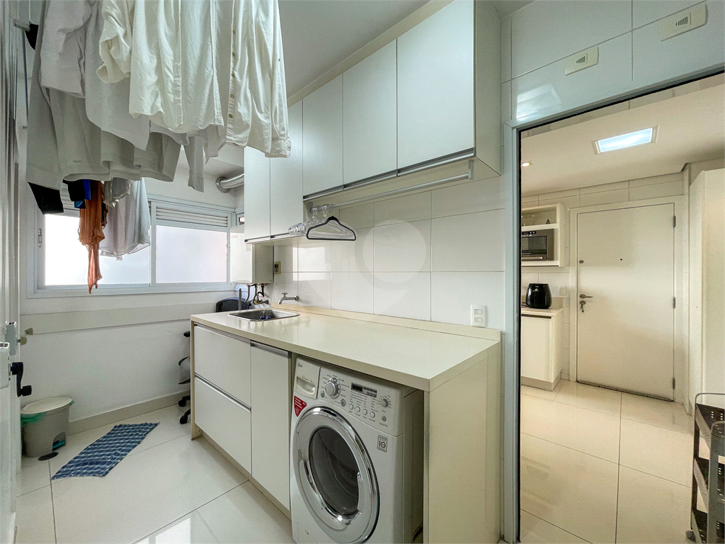 Imóvel de 190m² sala ampla de 3 ambientes integrada com varanda gourmet 3 suítes 4 vagas Perdizes