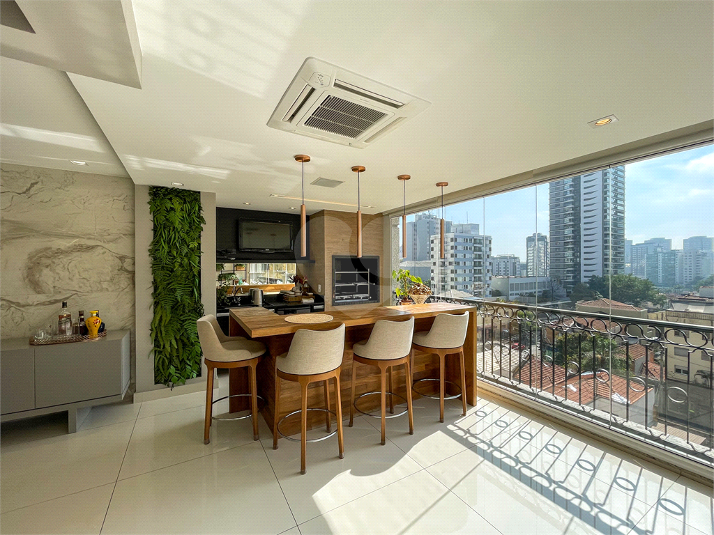 Imóvel de 190m² sala ampla de 3 ambientes integrada com varanda gourmet 3 suítes 4 vagas Perdizes