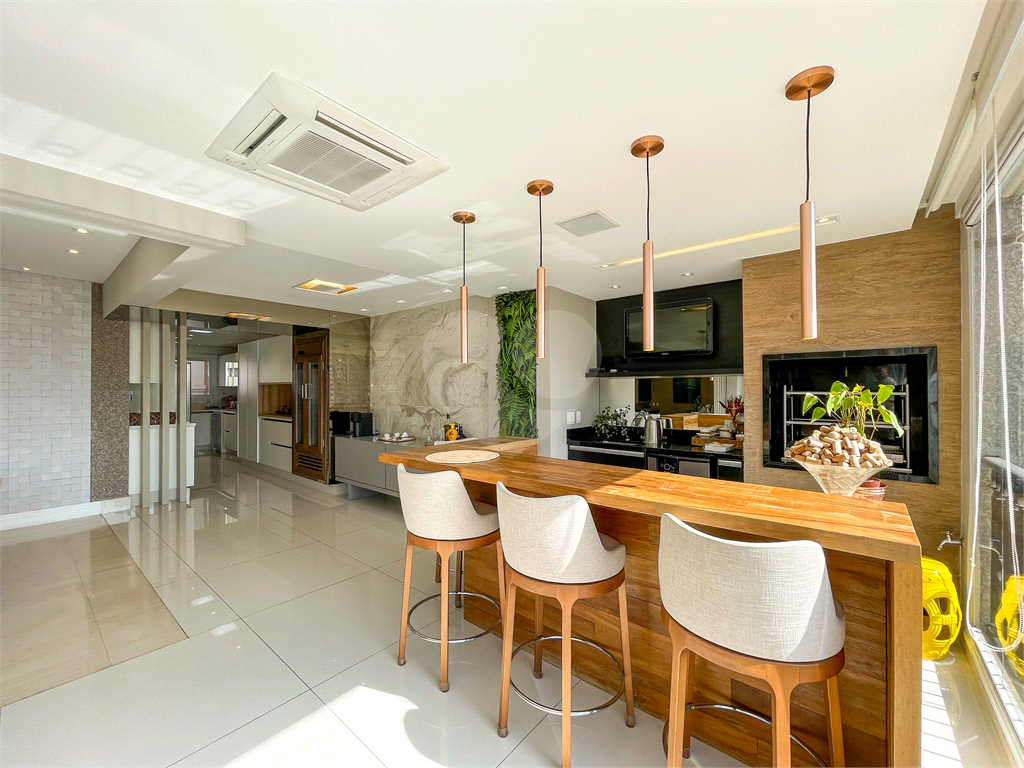 Imóvel de 190m² sala ampla de 3 ambientes integrada com varanda gourmet 3 suítes 4 vagas Perdizes