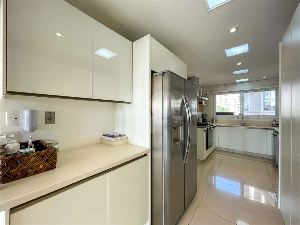 Imóvel de 190m² sala ampla de 3 ambientes integrada com varanda gourmet 3 suítes 4 vagas Perdizes