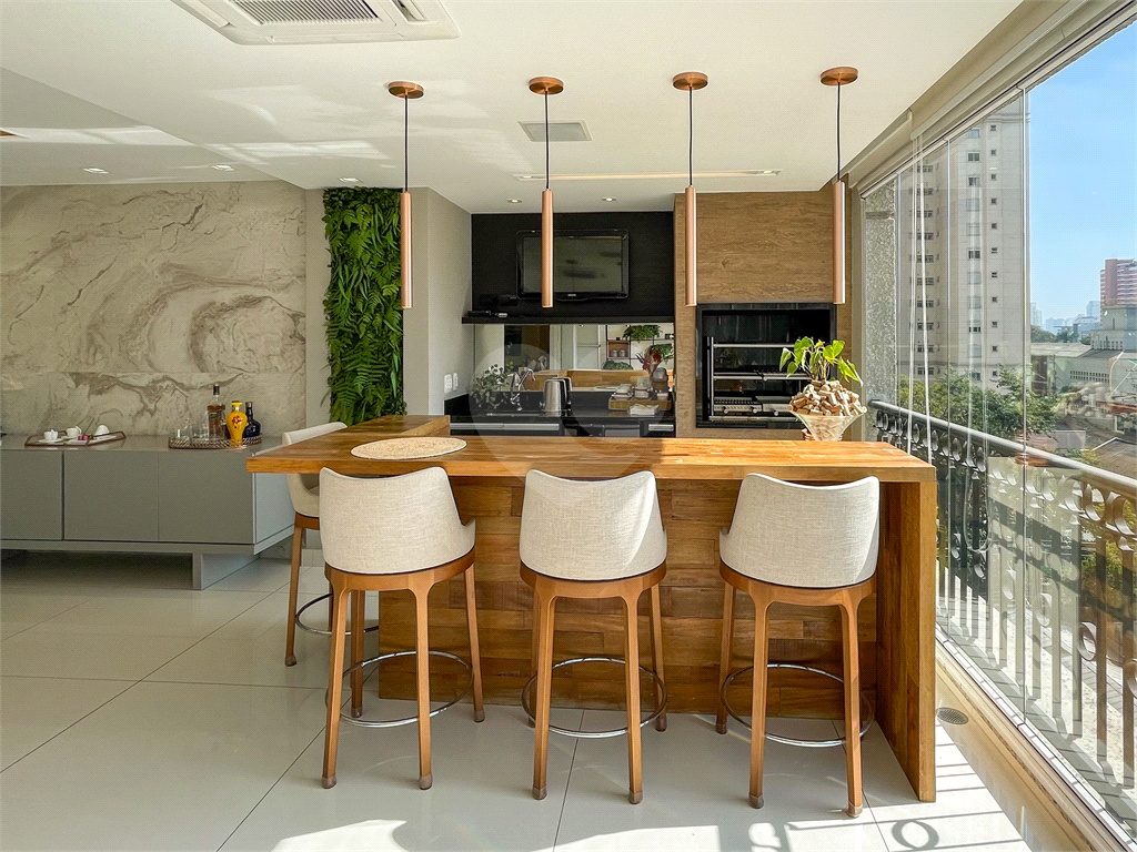 Imóvel de 190m² sala ampla de 3 ambientes integrada com varanda gourmet 3 suítes 4 vagas Perdizes