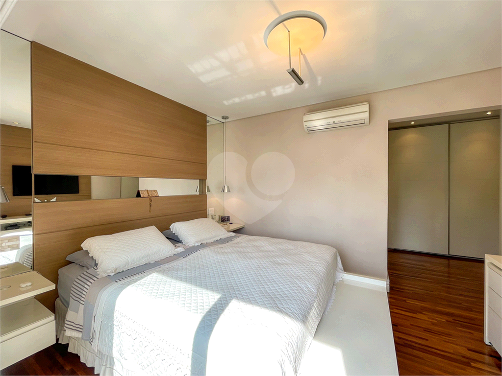 Imóvel de 190m² sala ampla de 3 ambientes integrada com varanda gourmet 3 suítes 4 vagas Perdizes