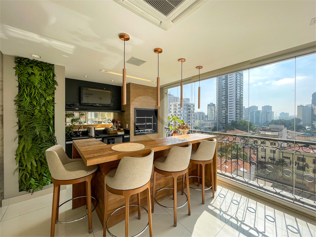 Imóvel de 190m² sala ampla de 3 ambientes integrada com varanda gourmet 3 suítes 4 vagas Perdizes