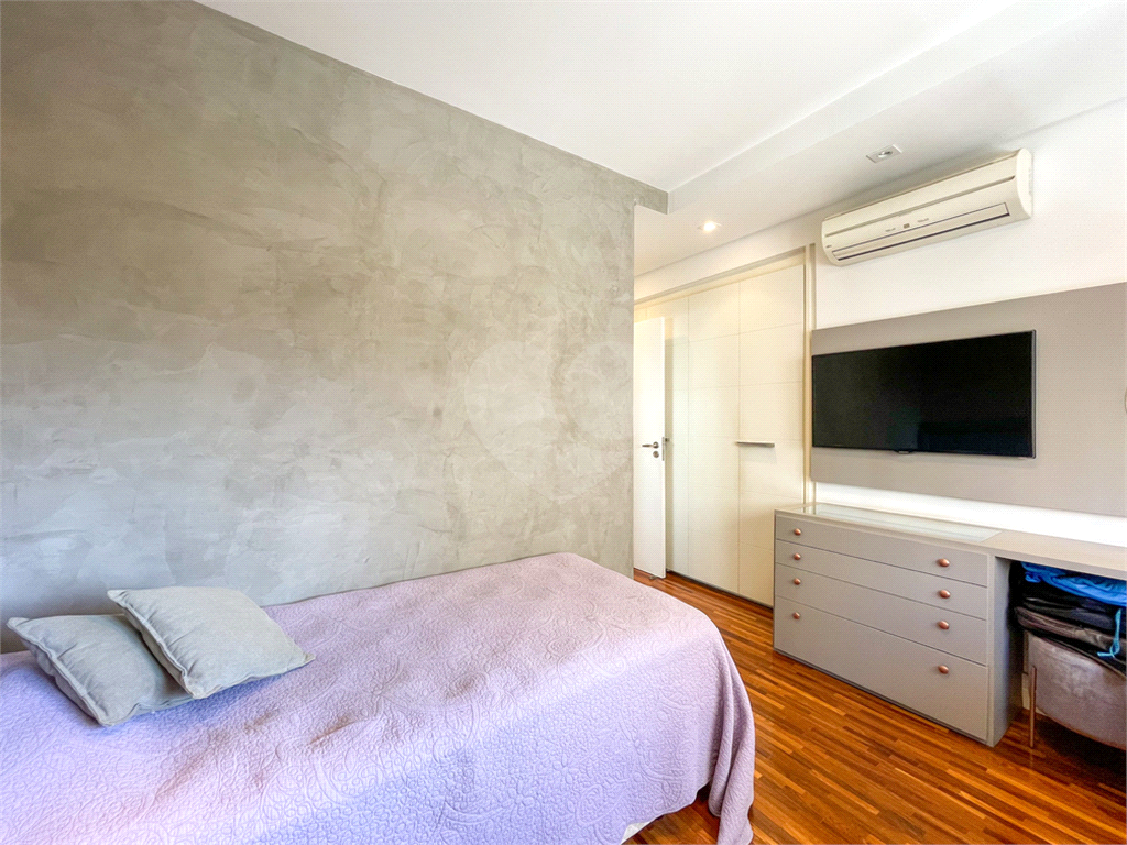 Imóvel de 190m² sala ampla de 3 ambientes integrada com varanda gourmet 3 suítes 4 vagas Perdizes