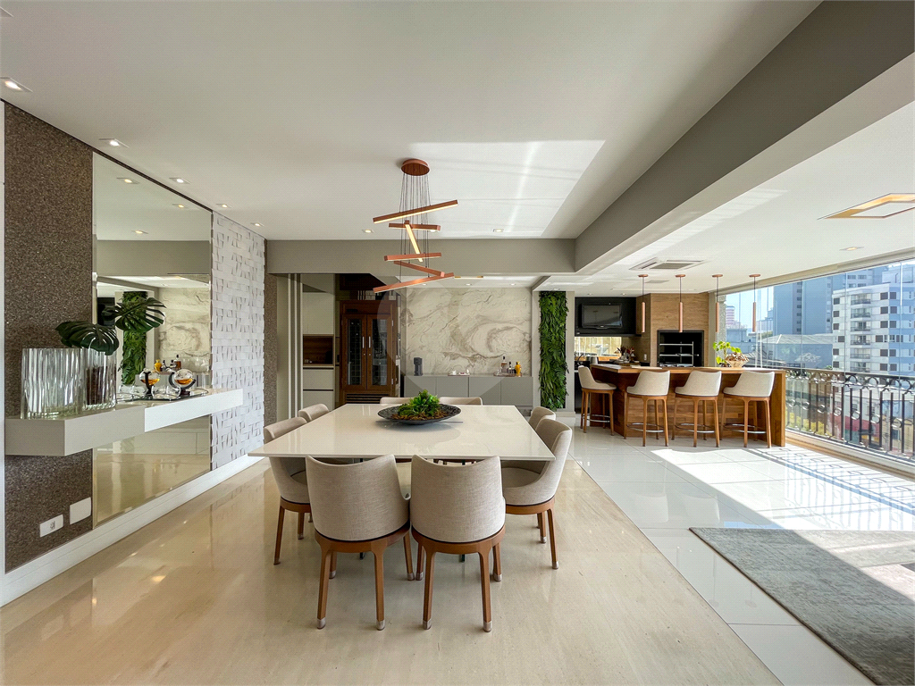 Imóvel de 190m² sala ampla de 3 ambientes integrada com varanda gourmet 3 suítes 4 vagas Perdizes