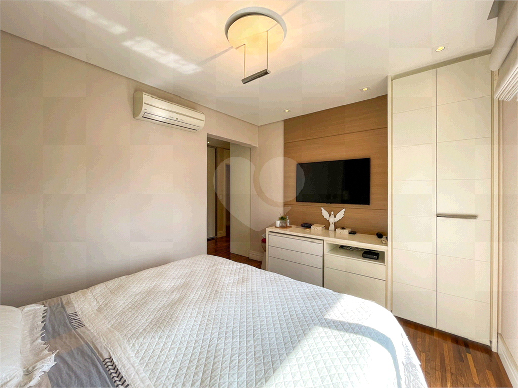 Imóvel de 190m² sala ampla de 3 ambientes integrada com varanda gourmet 3 suítes 4 vagas Perdizes