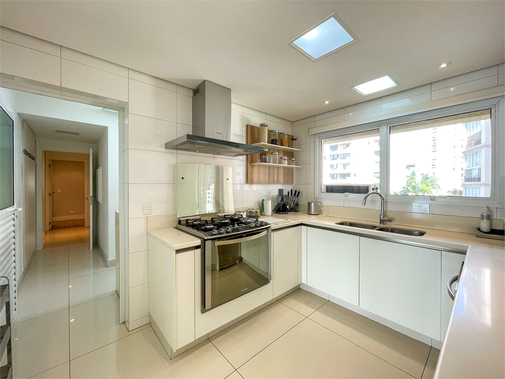 Imóvel de 190m² sala ampla de 3 ambientes integrada com varanda gourmet 3 suítes 4 vagas Perdizes