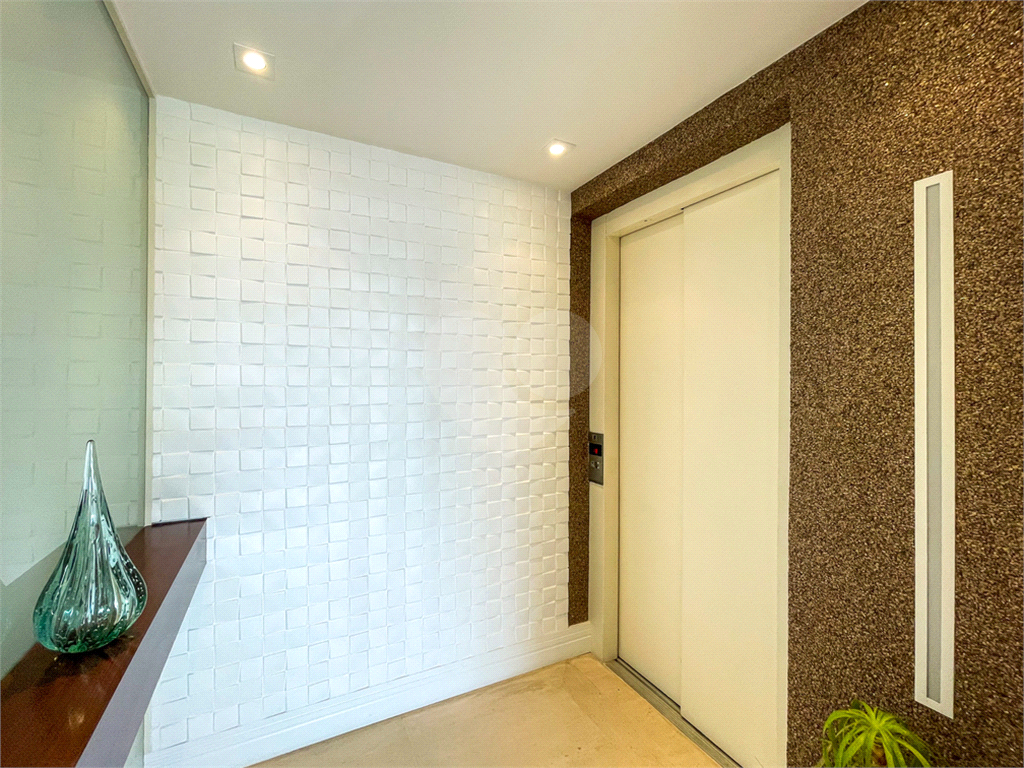 Imóvel de 190m² sala ampla de 3 ambientes integrada com varanda gourmet 3 suítes 4 vagas Perdizes